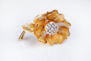 REtro French rose brooch 18k gold and diamond hart 1940s